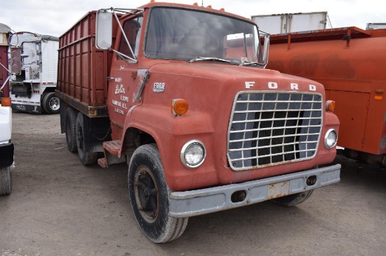 1970 Ford 600 straight truck with tag axle