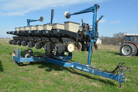 Kinze 2500 8/15 row Interplant planter