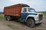 1983 IH 1700 tandem axle grain truck