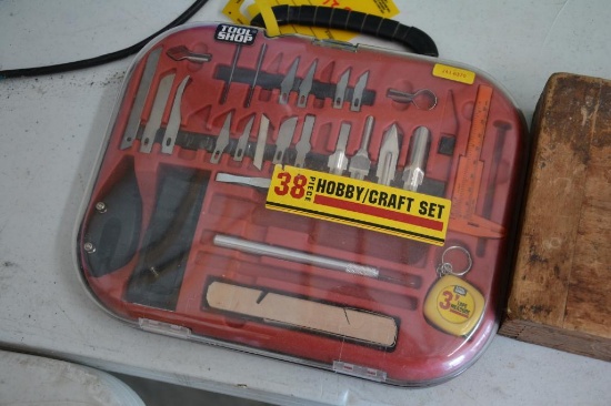 Rivet gun / tap & die set and razor knife set