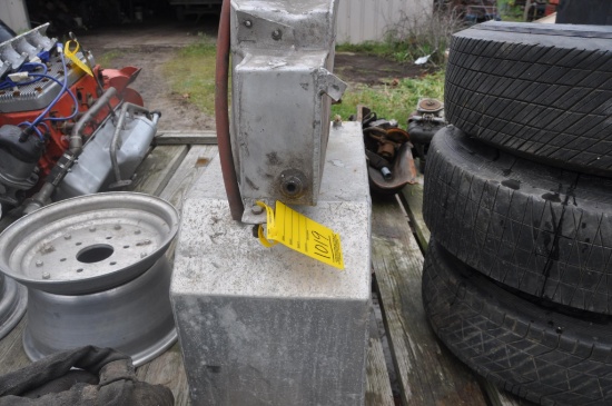 Dry sump tank & fuel tank