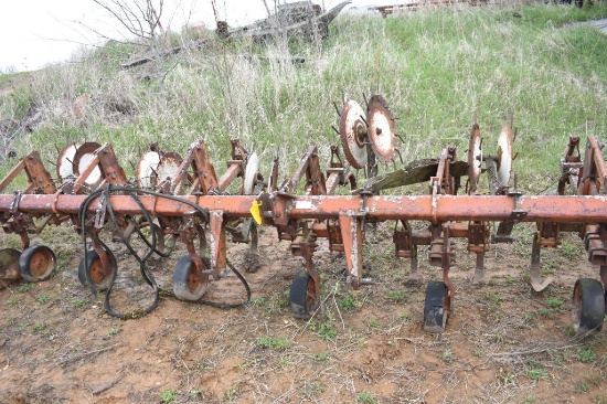 6 row 3-pt. cultivator