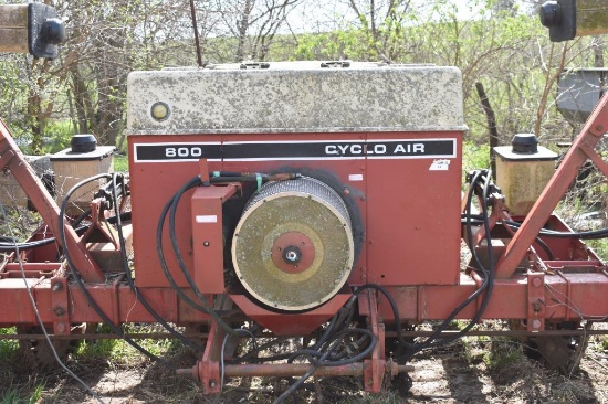 International Cyclo 800 8R 38" planter