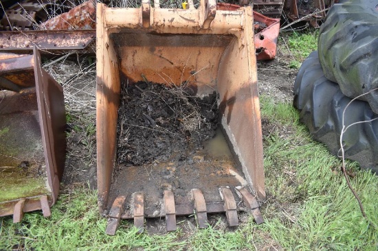 36" trackhoe bucket