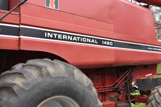 International 1480 2wd combine,