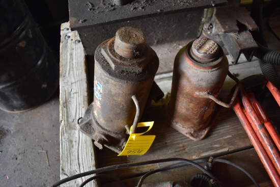 (2) bench vises and (2) bottle jacks