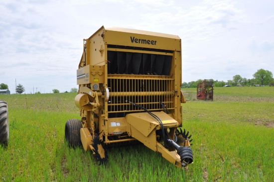 Vermeer 605 Super J round baler