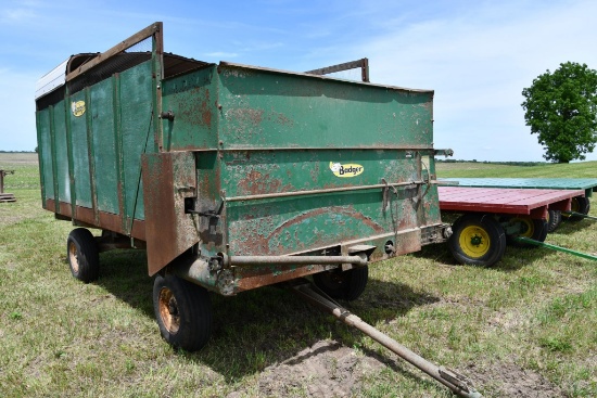 Badger 16' silage wagon