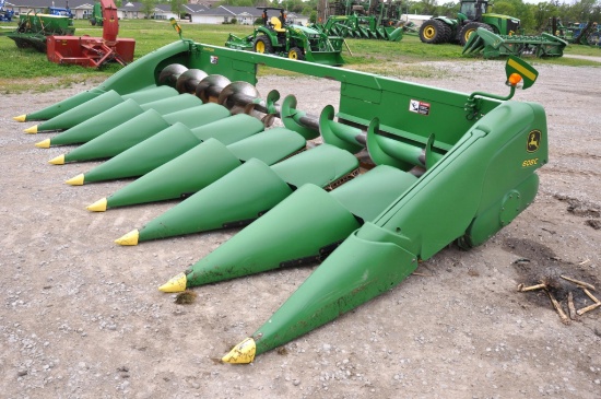 2008 John Deere 608C 8 row 30" corn head