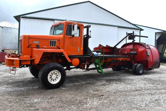 1983 International Paystar 5000 forage bagger truck