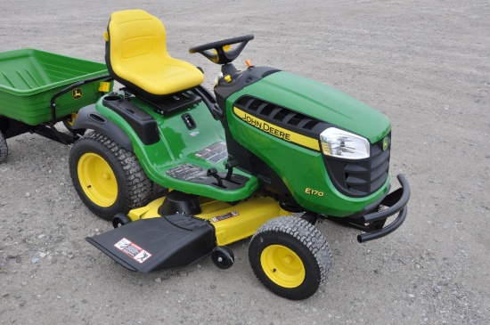 '19 JD E170 riding lawn mower