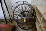 (1) wooden wagon wheel