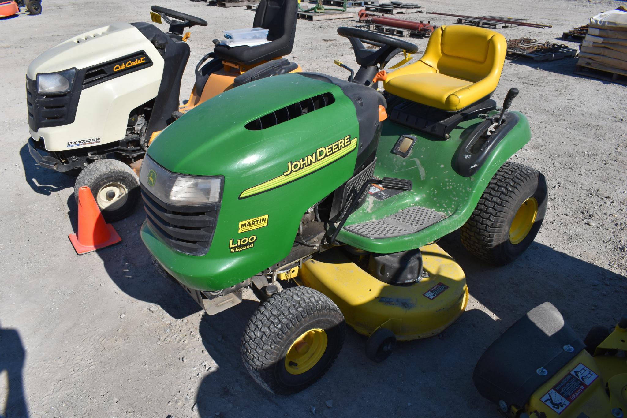 John deere online l100 riding mower