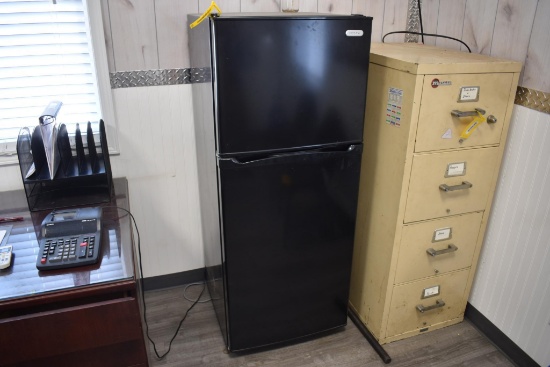 Bissani apartment sized refrigerator/freezer