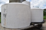 (2) 1,500 gal. poly tanks & assorted hoses & couplers
