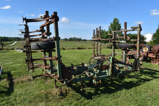 John Deere 1100 21' 3-pt. field cultivator