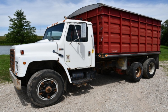 1988 International S1900 grain truck