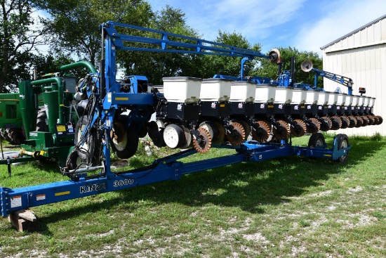 2009 Kinze 3600 16/31 planter