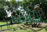 John Deere 980 27' field cultivator