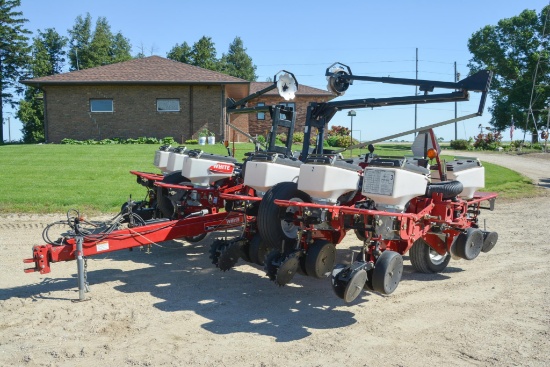 White 8200 12R30" planter