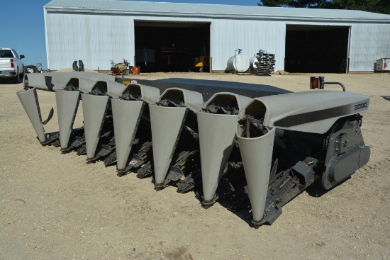 2009 AGCO 3000 6R30" corn head