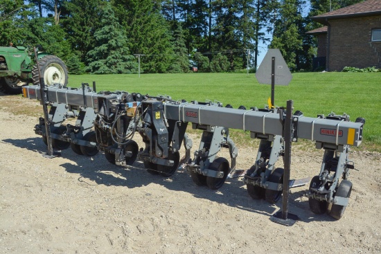 Hiniker 6000 6R30" 3-pt. cultivator