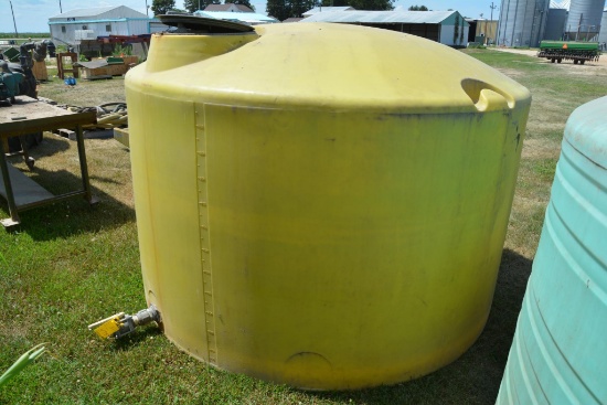 1350 gallon poly tank