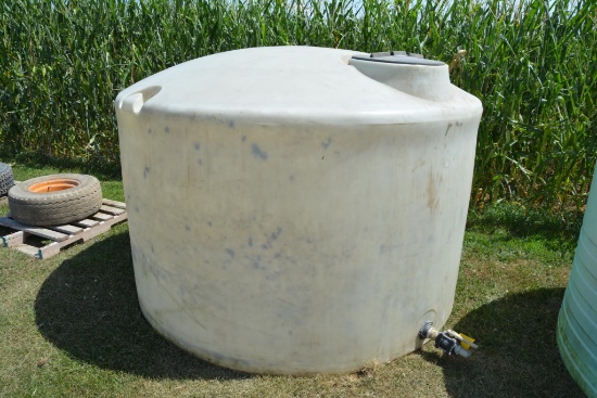 1350 gallon poly tank