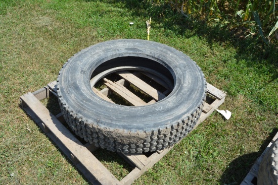 Bridgestone 24.5 truck tire