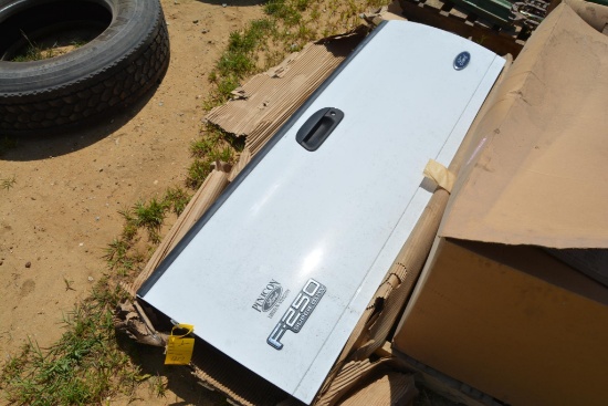 Ford F-250 tail gate