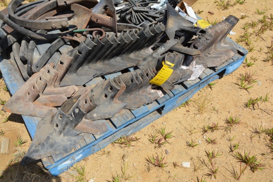 Large quantity of 10" , 7 1/2" and other cultivator sweeps