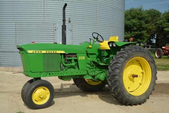 1966 John Deere 2510 gas tractor