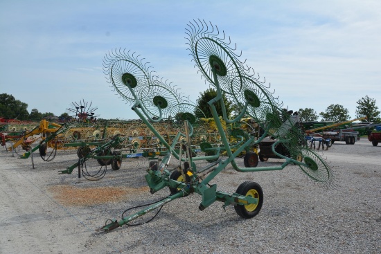 John Deere 702 10 wheel hay rake