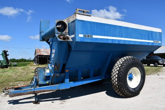 Kinze 640 grain cart