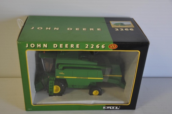 Ertl 1/32 Scale John Deere 2266 Hillmaster Combine