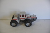 Scale Models 1/16 White 4-270 toy tractor, national farm machinery show 1984