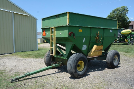 J&M 350-20 gravity wagon on J&M 13 ton gears