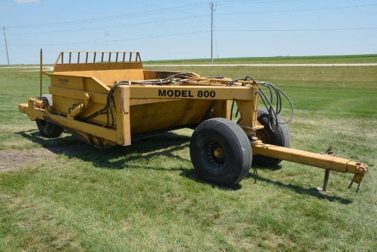 Holcomb 800 8 yard dirt scraper