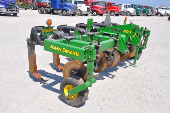 2013 John Deere 2100 3-pt. 5 shank in-line ripper