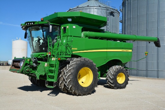 2013 John Deere S690 2wd combine