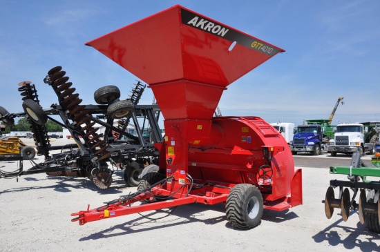 Akron GTT4010 grain bagger
