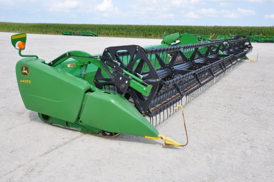 2013 John Deere 640FD flex draper head