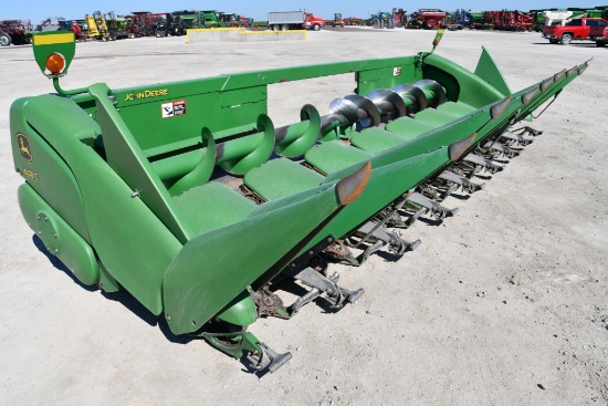 2009 John Deere 608C 8 row 30" corn head