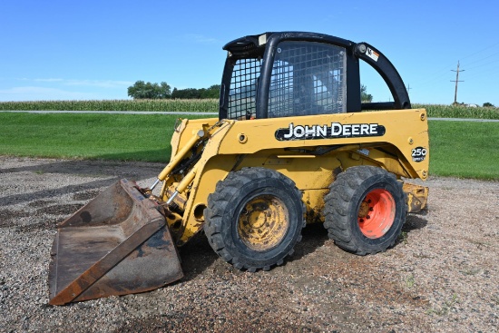 2003 JD 250 Series II skidsteer