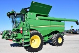 2015 John Deere S680 combine