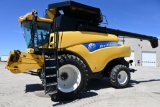 2011 New Holland CR9065 2wd combine