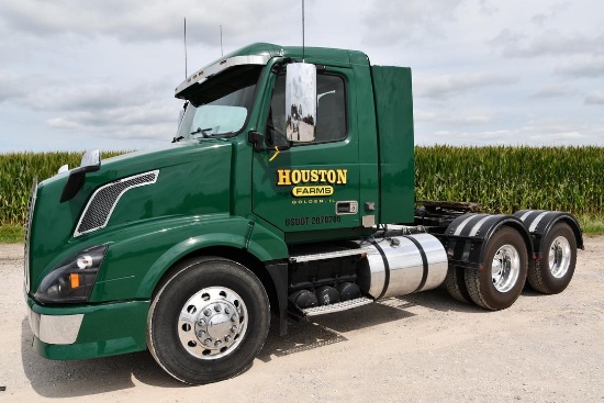 2005 Volvo day cab semi