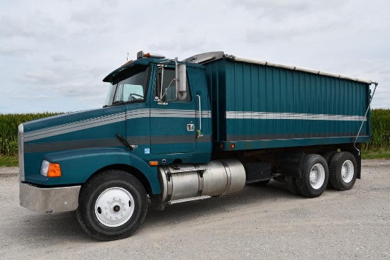 1990 White GMC grain truck