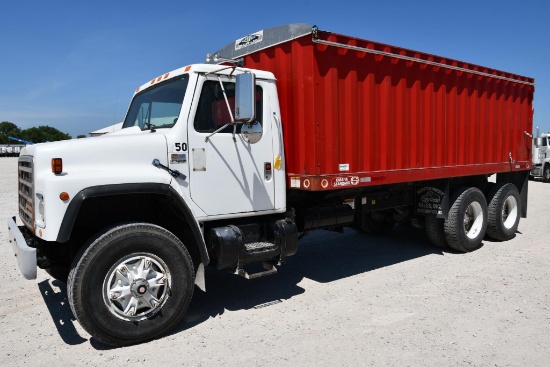 1989 International S-1900 tandem grain truck