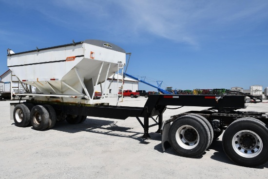 Dry fertilizer tender trailer